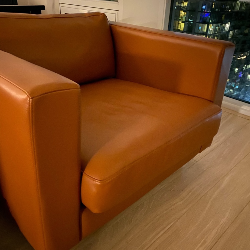 Authentic Herman Miller Lispenard armchair.